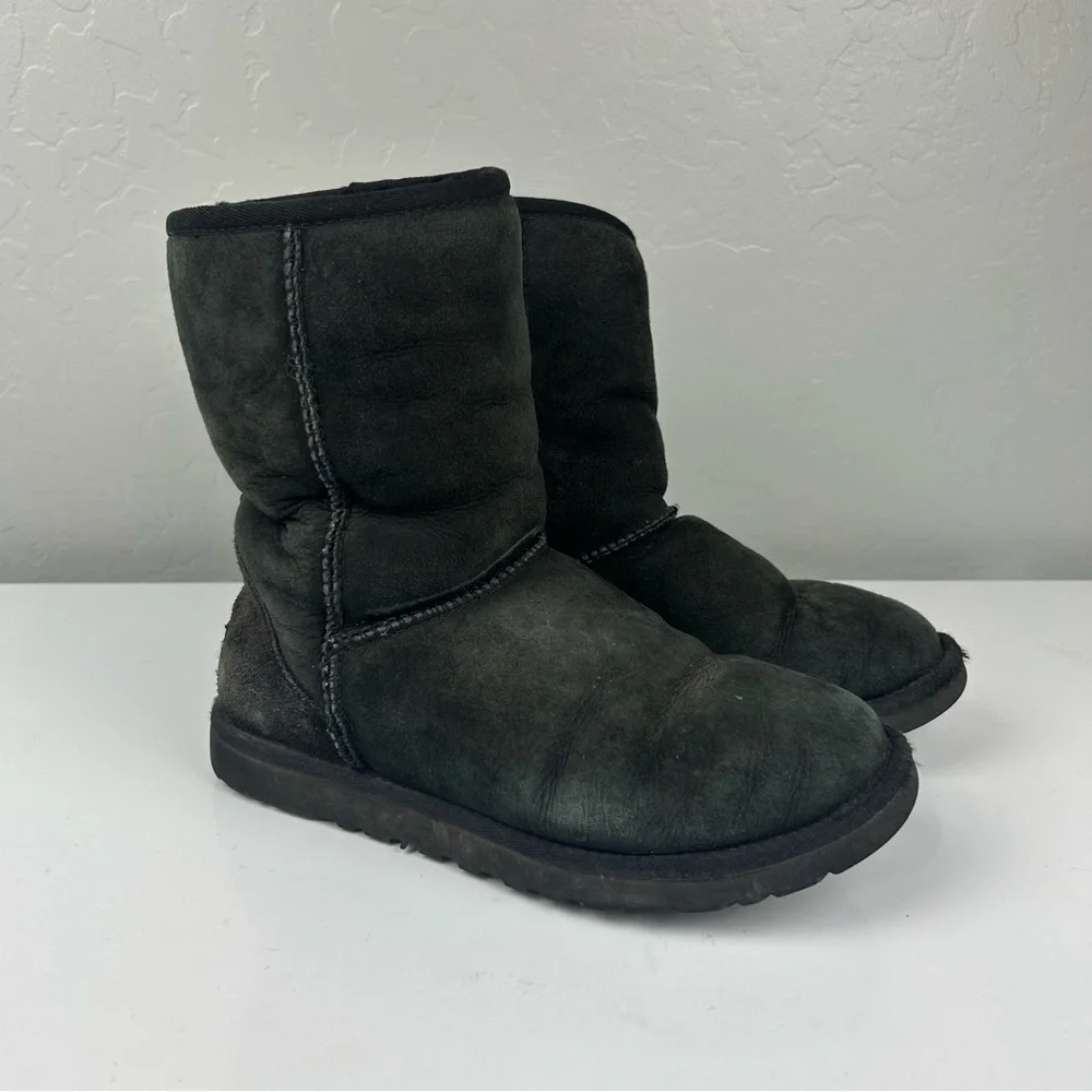 UGG Australia black suede classic short 5825 pull on winter boot size 5